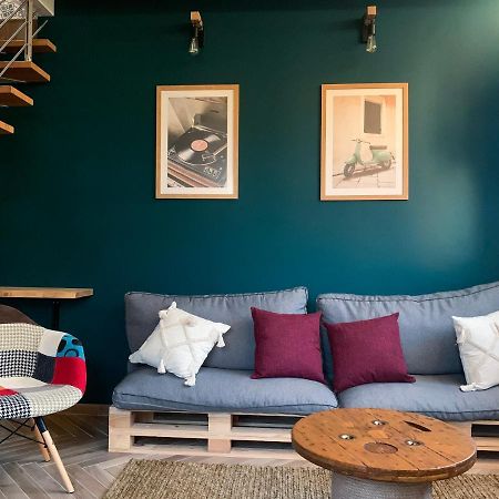 Charming Attic Apartment With Balcony & Swimming Pool Desenzano del Garda Bagian luar foto