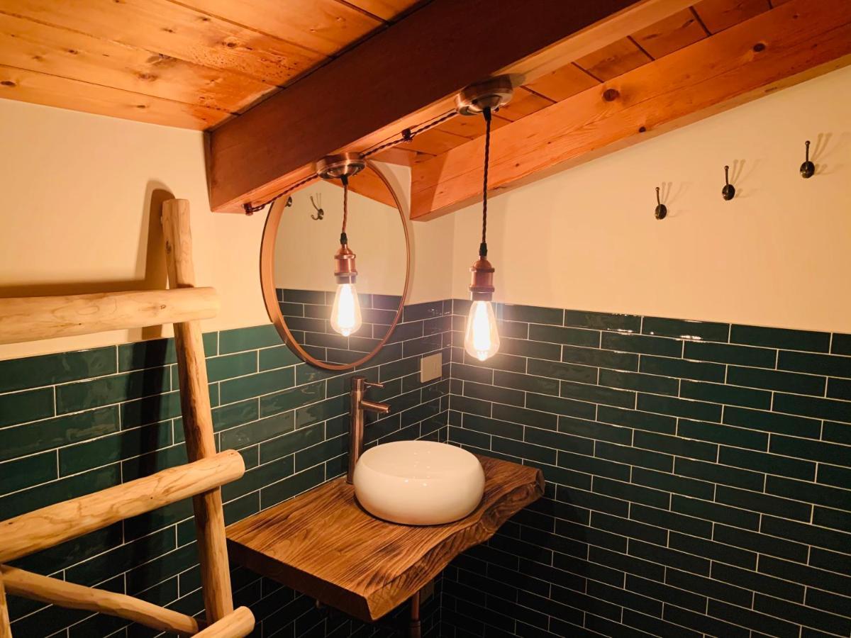 Charming Attic Apartment With Balcony & Swimming Pool Desenzano del Garda Bagian luar foto