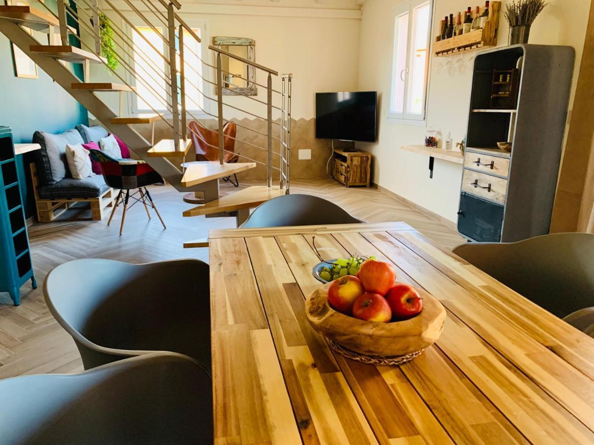 Charming Attic Apartment With Balcony & Swimming Pool Desenzano del Garda Bagian luar foto
