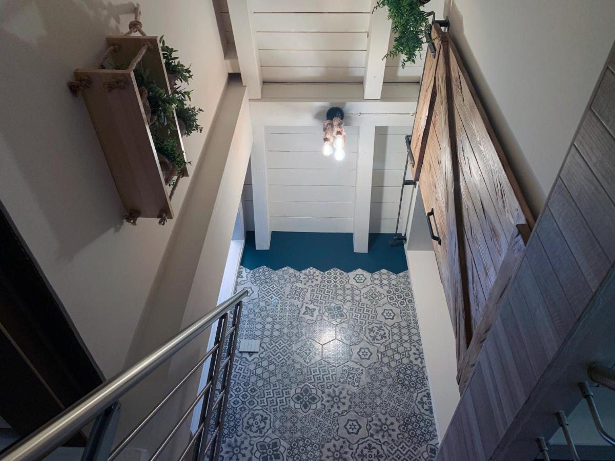 Charming Attic Apartment With Balcony & Swimming Pool Desenzano del Garda Bagian luar foto