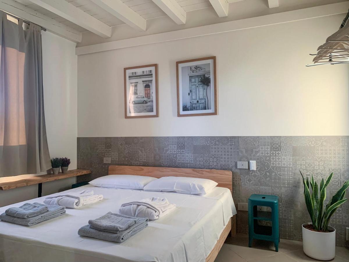 Charming Attic Apartment With Balcony & Swimming Pool Desenzano del Garda Bagian luar foto
